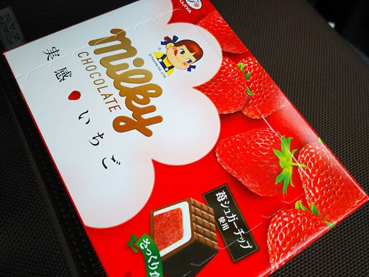 スーパー・コンビニ・その他 チョコレート ミルキーチョコレート 実感いちご