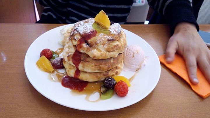 トワサンク 長野(trois cinq) パンケーキ フルーツとアイスのパンケーキ