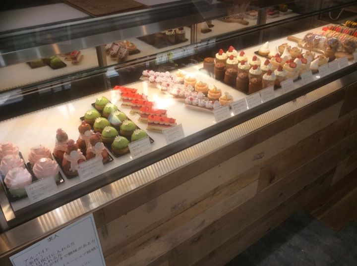 パティスリー27(ヴァンセット) ケーキ・タルト 季節限定サントノーレプランタニエ