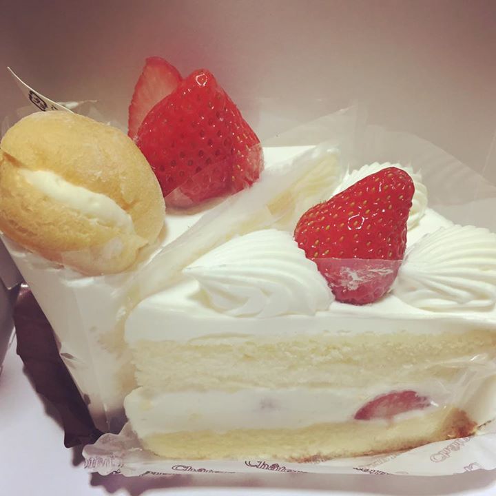 シャトレーゼ&nbsp;ケーキ・タルト&nbsp;イチゴのショートケーキ プチシュー付き