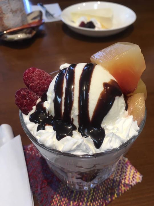 ごちゃまぜカフェ パフェ・サンデー,ケーキ・タルト プチパフェとチーズケーキのセット