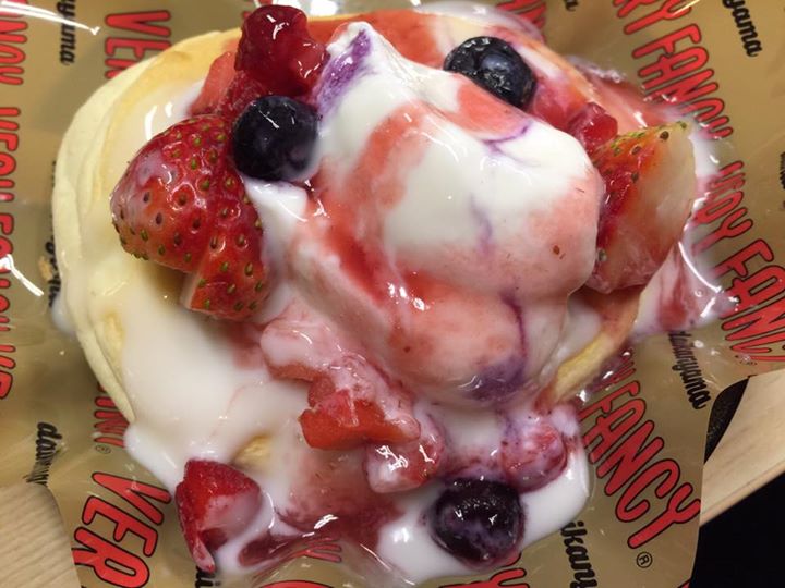 スシロー&nbsp;パンケーキ&nbsp;ココナッツベリーパンケーキ