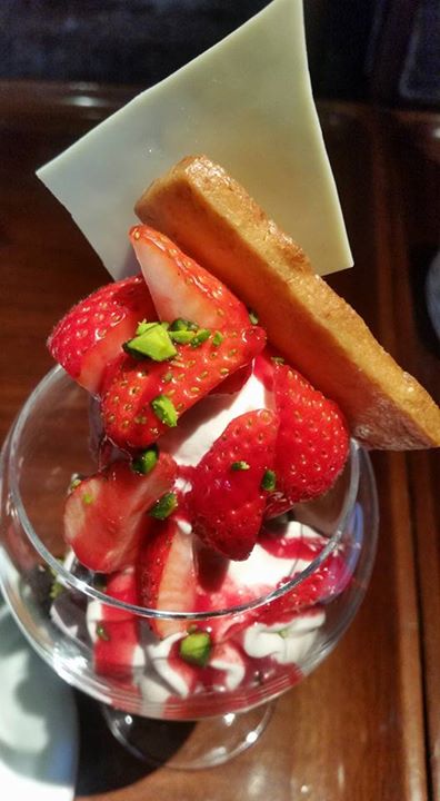 FUJIYA GOHONJIN(藤屋御本陣 フジヤゴホンジン) ケーキ・タルト,パフェ・サンデー あまおうとアールグレイのタルト、パルフェ プランタニエ
