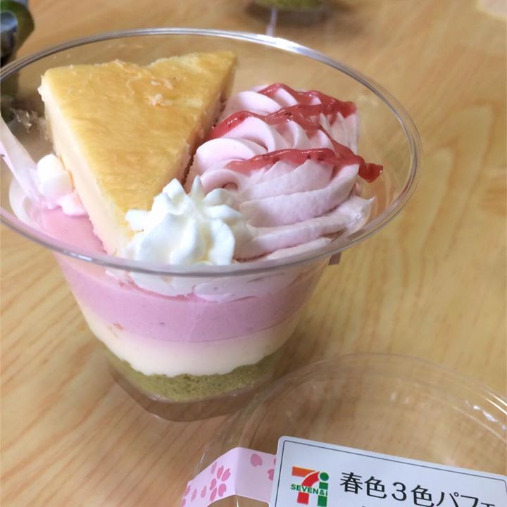 セブンイレブン パフェ・サンデー 春色3色パフェ