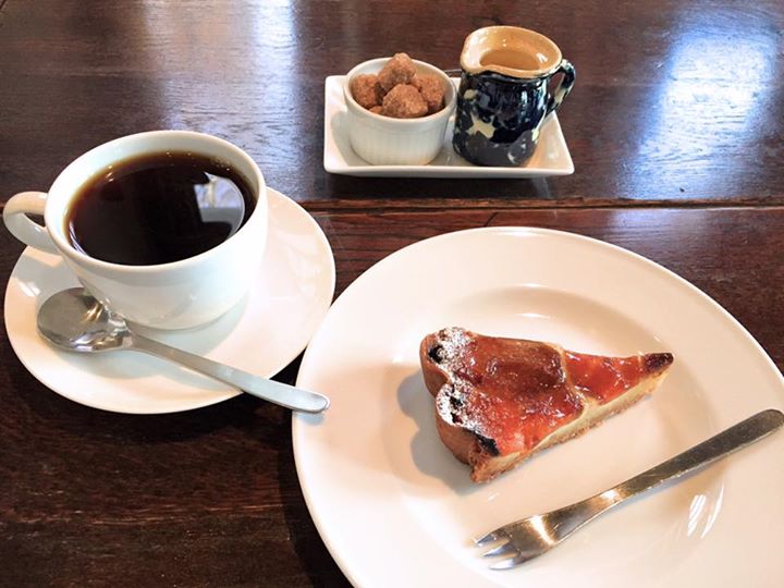 美麻珈琲(ミアサコーヒー) ケーキ・タルト あんずのタルトと珈琲