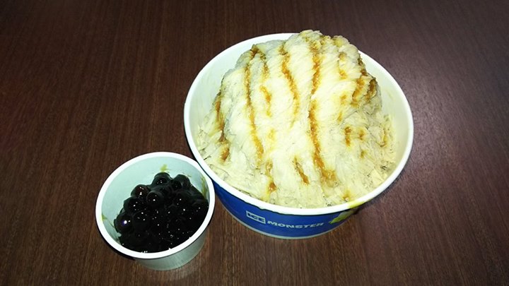 ながの東急百貨店(ナガノトウキュウヒャッカテン) かき氷・フラッペ,ピザ アイスモンスターのタピオカミルクティーかき氷、マックスブレナーのチョコレートチャンクピザ