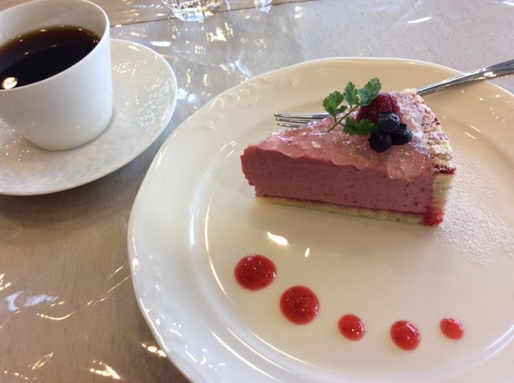カフェぴろきち&nbsp;ケーキ・タルト,パフェ・サンデー&nbsp;フランボワーズのケーキ、和風パフェ