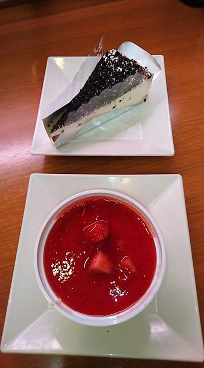 魚べい&nbsp;ケーキ・タルト&nbsp;濃厚レアチーズケーキ、ヨーグルトムース（ストロベリー）