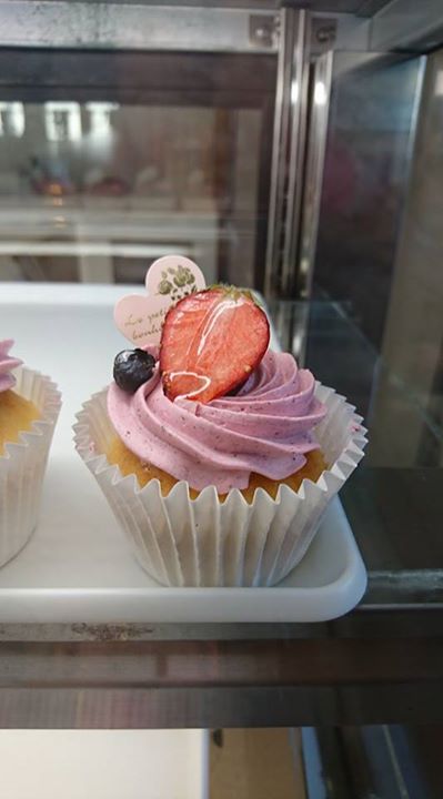 お菓子日和（オカシビヨリ）&nbsp;ケーキ・タルト&nbsp;イチゴのカップケーキ
