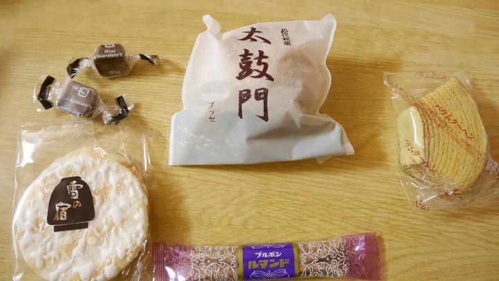 蔦屋本店（ツタヤホンテン）&nbsp;ブッセ,お菓子,チョコレート&nbsp;太鼓門、ブルボン ルマンド、チョコ、バウムクーヘン他