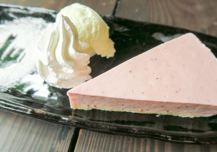Cafe風和(フウワ) ケーキ・タルト ストロベリーレアチーズケーキ