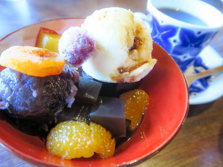 CAFE 十三月(ジュウサンガツ) あんみつ,わらび餅 古民家カフェのあんみつ、わらび餅