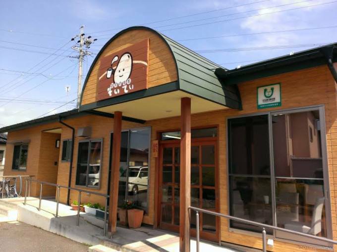 おまめ喫茶 そいてぃ&nbsp;ケーキ・タルト,アイス・ジェラート&nbsp;長野県産大豆粉入りロールケーキ、黒ゴマソイ（アイス）