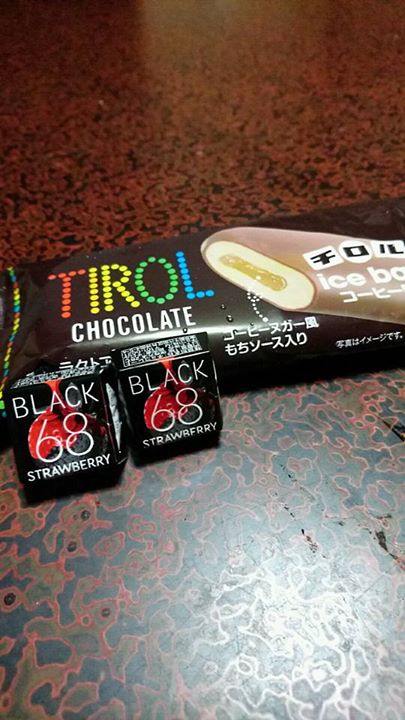 スーパー・コンビニ・その他 アイス・ジェラート,チョコレート チロルチョコレート アイスバー コーヒー味、BLACK68ストロベリー