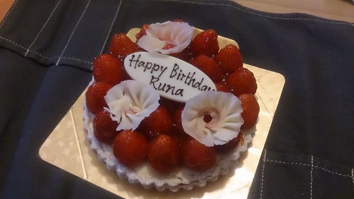 パティスリー ラ・バル(La Balle) ケーキ・タルト お誕生日祝いのイチゴタルト