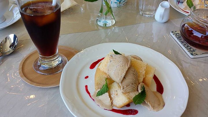 カフェぴろきち&nbsp;アイス・ジェラート,ケーキ・タルト&nbsp;バラ祭り限定メニュー ローズTeaジェラートとバニラシフォンケーキ
