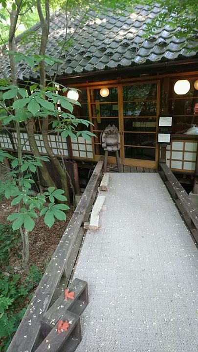 ふりこ茶房(フリコサボウ) ドリンク,その他スイーツ 抹茶オレ(シナモンのお菓子と昆布茶)