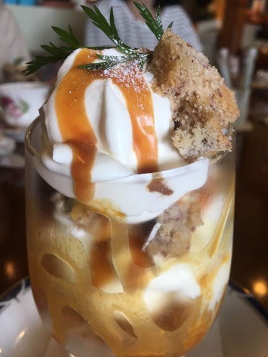 スウィーツカフェ・ル・パステ パフェ・サンデー,パン,シュークリーム キャラメルパフェ、バナナトースト、焼きたてシュークリーム他