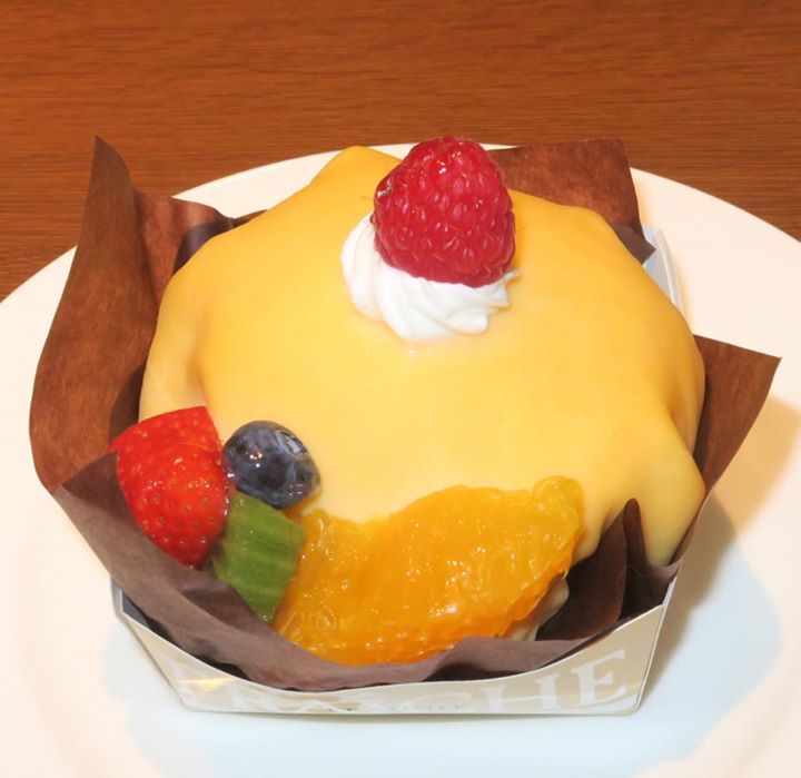 パティスリーヒラノ（cafe HIRANO）&nbsp;クレープ&nbsp;生クリームとたっぷりフルーツのクレープ