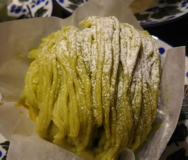 Bremen(ブレーメン) ケーキ・タルト,パン 青ばつモンブラン、新発売の青ばつクリームとバタークリームのコッペパン