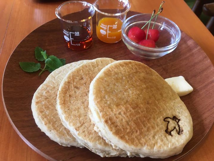 すずめカフェ パンケーキ,ケーキ・タルト 可愛らしいスズメのパンケーキ、レモンのシフォンケーキ
