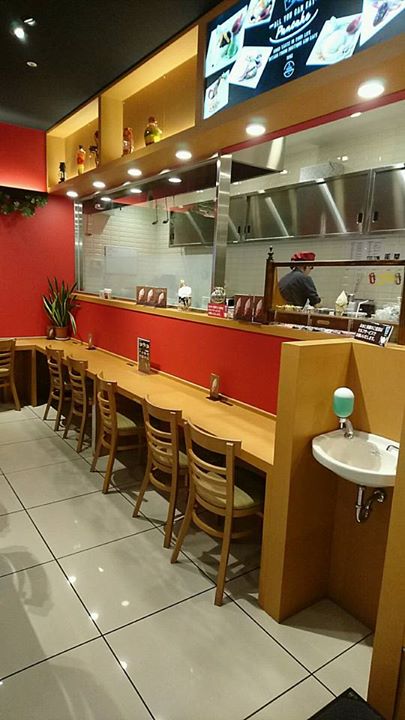 KITANO FOODS BOUTIQUE &cafe MIDORI長野店(キタノフーズブティックアンドカフェ) ドリンク,アイス・ジェラート 八海山甘酒ラテ、サーティワンのキャラメルクランチキャンディとピーチメローエクストリーム
