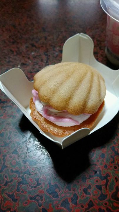 ファミリーマート(FamilyMart) マドレーヌ,アイス・ジェラート ピーチクリームマドレーヌ、桃しろくま