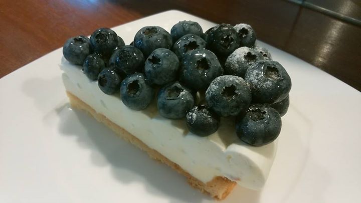 cafe VALEUR(カフェ ヴァルール) ケーキ・タルト,パフェ・サンデー ブルーベリーのタルト、抹茶と大納言のタルト、キャラメルパフェ