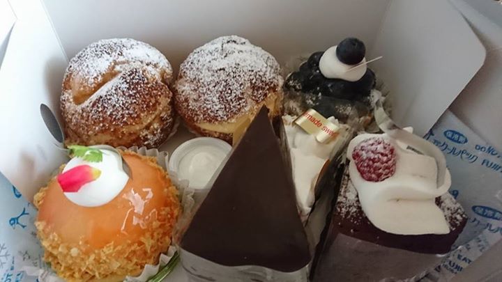 ベーカリーハウス ノジリ&nbsp;ケーキ・タルト,シュークリーム&nbsp;シュークリーム、ブルーベリーのケーキ、チョコレートのケーキ他