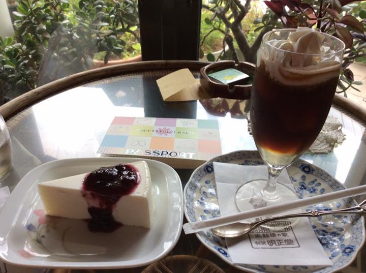 明月堂(メイゲツドウ) ドリンク,ケーキ・タルト アイスウインナーコーヒー、レアチーズケーキ
