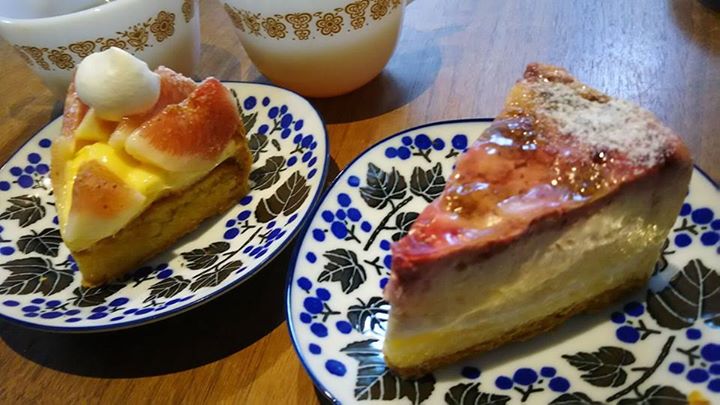 プティ ラパン(Petit Lapin) ケーキ・タルト ストロベリーチーズケーキ、いちじくのタルト
