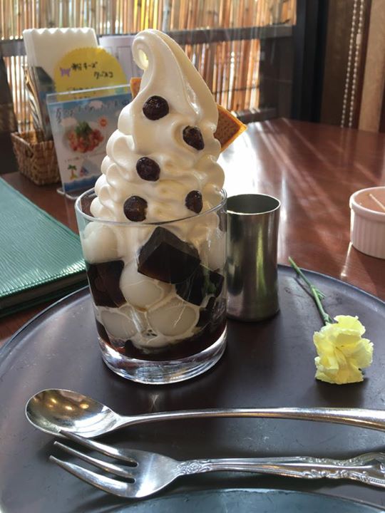 お茶元みはら胡蝶庵（コチョウアン）&nbsp;パフェ・サンデー&nbsp;黒みつパフェ、桃パフェ