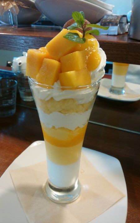 cafe VALEUR(カフェ ヴァルール) パフェ・サンデー 沖縄マンゴーのパフェ