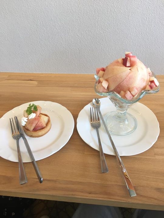 gâteaux maison un_brin(ガトーメゾン アンブラン) パフェ・サンデー,ケーキ・タルト 桃パフェ、桃タルト、桃のケーキ他