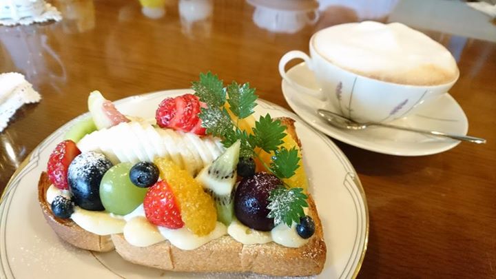 スウィーツカフェ・ル・パステ パン,ドリンク フルーツトースト&煮出しのミルクティー