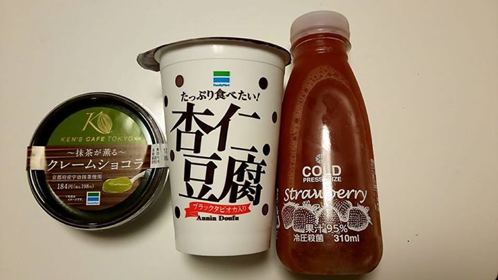 ファミリーマート（FamilyMart）&nbsp;ケーキ・タルト,杏仁豆腐,ドリンク&nbsp;抹茶が薫るクレームショコラ、たっぷり食べたい！杏仁豆腐、コールドプレスジュースのイチゴ