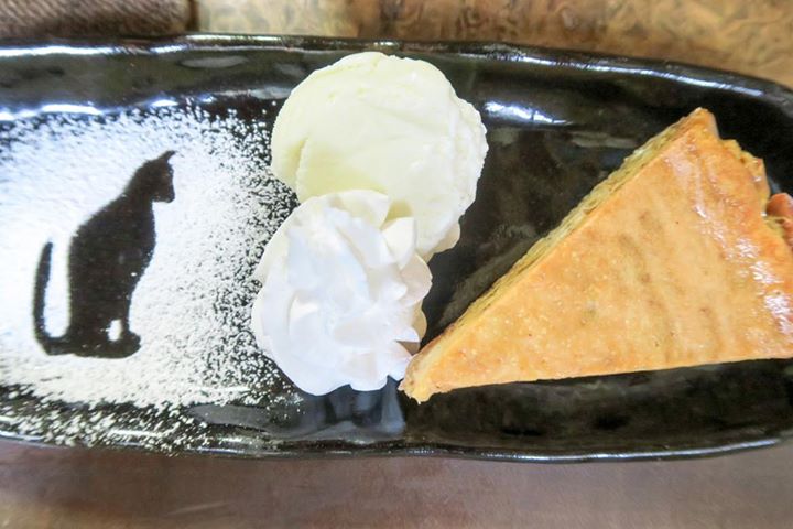 Cafe風和（フウワ）&nbsp;ケーキ・タルト&nbsp;キャラメルバナナのベイクドチーズケーキです