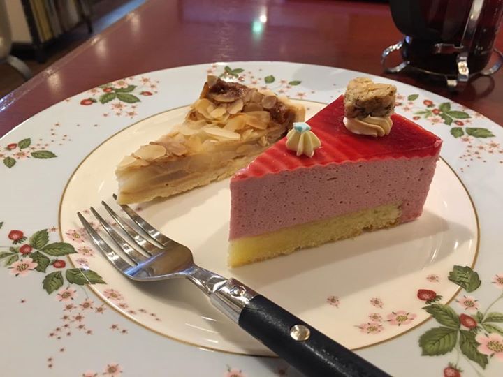 パティスリー・オー・スガ ケーキ・タルト 洋梨のタルトとフランボワーズのムース