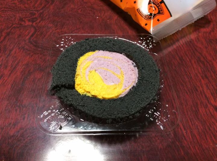 ローソン（LAWSON）&nbsp;ケーキ・タルト&nbsp;プレミアムかぼちゃ＆紫芋のロールケーキ