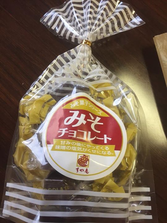 いいやま 湯滝温泉(ユタキオンセン) チョコレート,ポテトチップス,豆菓子 みそチョコレート、信州なかの産のポテトチップス、ついついじゃり豆、ちぎり草もち