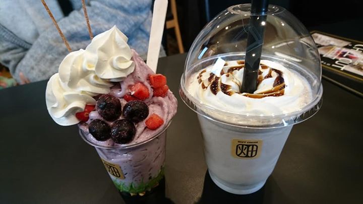 Vege Sweets Cafe CHILL OUT&SOFT CREAM畑(チルアウト アンド ソフトクリーム ハタケ) シェイク ほうじ茶のシェイク、ブルーベリーのシェイク