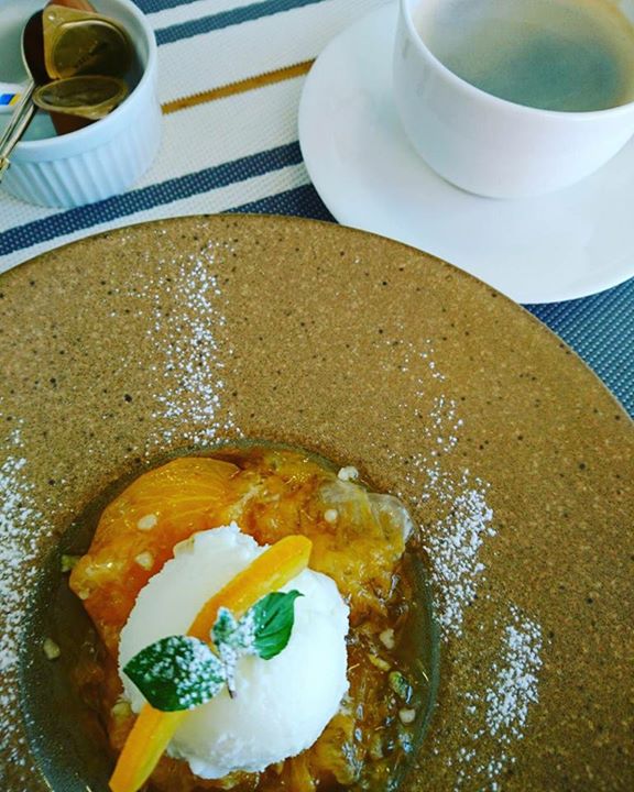 洋食屋KENzo(ケンゾ) その他スイーツ フルーツコンポートのヨーグルトアイス添え