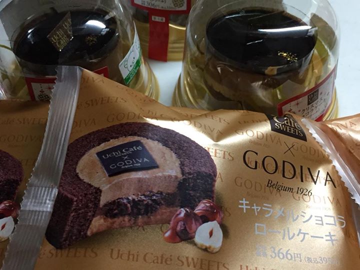 ローソン（LAWSON）&nbsp;ケーキ・タルト&nbsp;UchiCafe' SWEETS × GODIVA キャラメルショコラロールケーキ、クリスマスショコラケーキ(ノワール)
