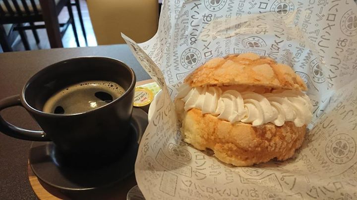 アルテリアベーカリー パン ホイップメロンパン