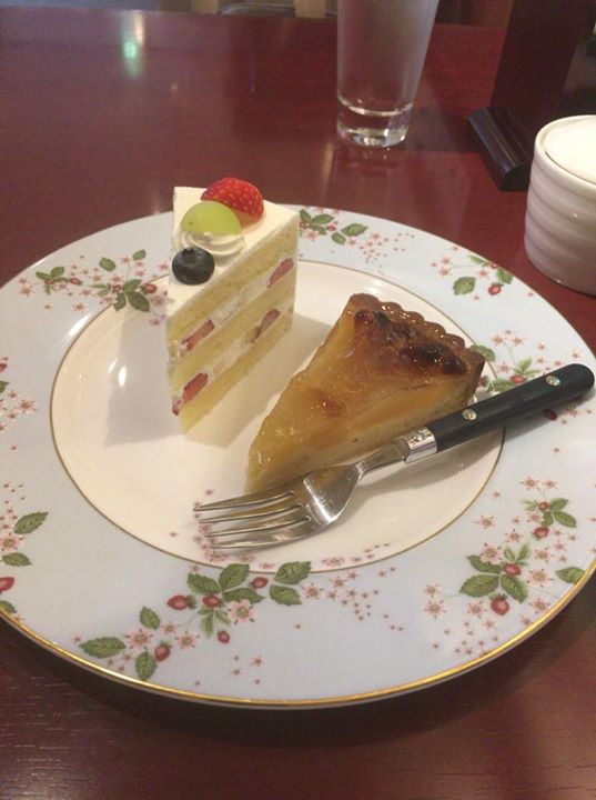 パティスリー・オー・スガ ケーキ・タルト りんごのタルト、フルーツショートケーキ
