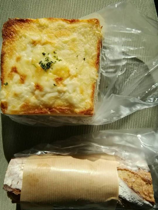 ブーランジェリー パンポルカ アベック カフェ パン チーズトースト他