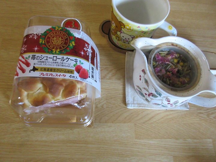 原信(ハラシン) ケーキ・タルト 苺のシューロールケーキ