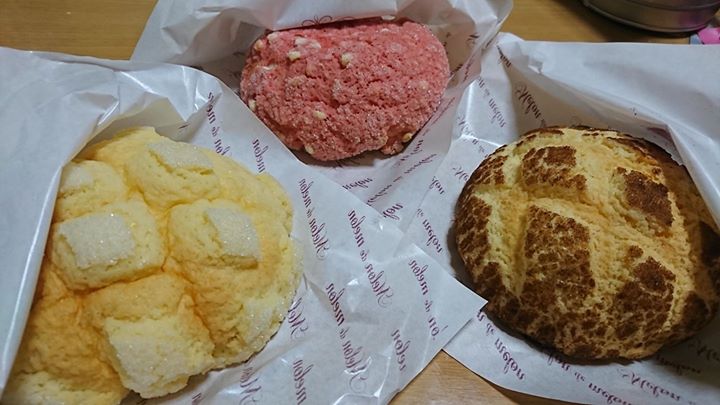 Melon de melon(メロン・ドゥ・メロン) パン プレーンメロンパン、いちごメロンパン他