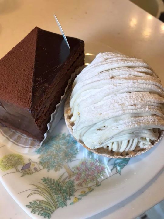 パティスリー ロント（Patisserie Rond-to）&nbsp;ケーキ・タルト&nbsp;ロント（チョコレートケーキ）、モンブラン
