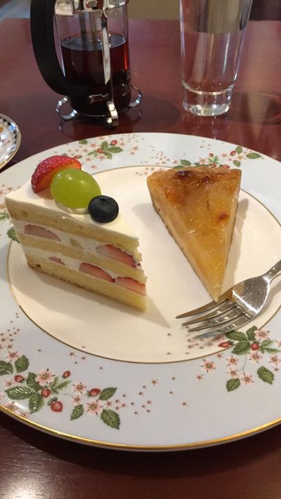 パティスリー・オー・スガ ケーキ・タルト リンゴのタルト、ショートケーキ